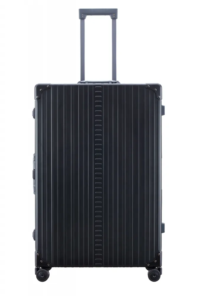 32" MACRO PLUS TRAVELER - Onyx: Timeless Elegance On-the-Go